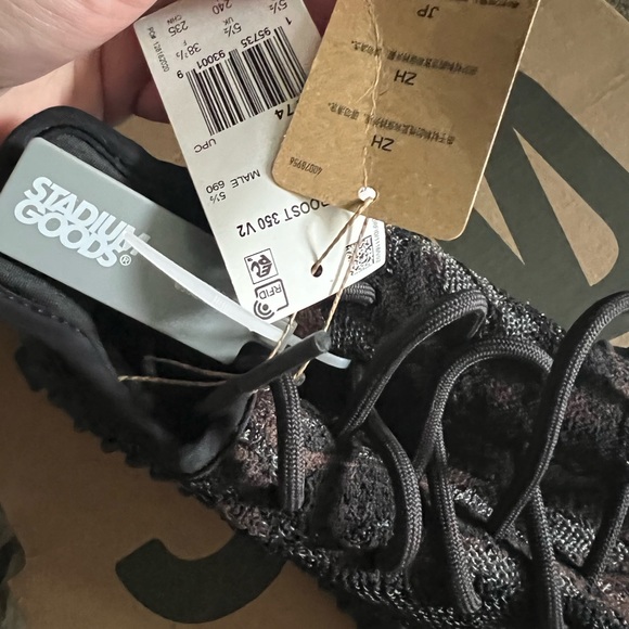 Yeezy‘s - Picture 5 of 9